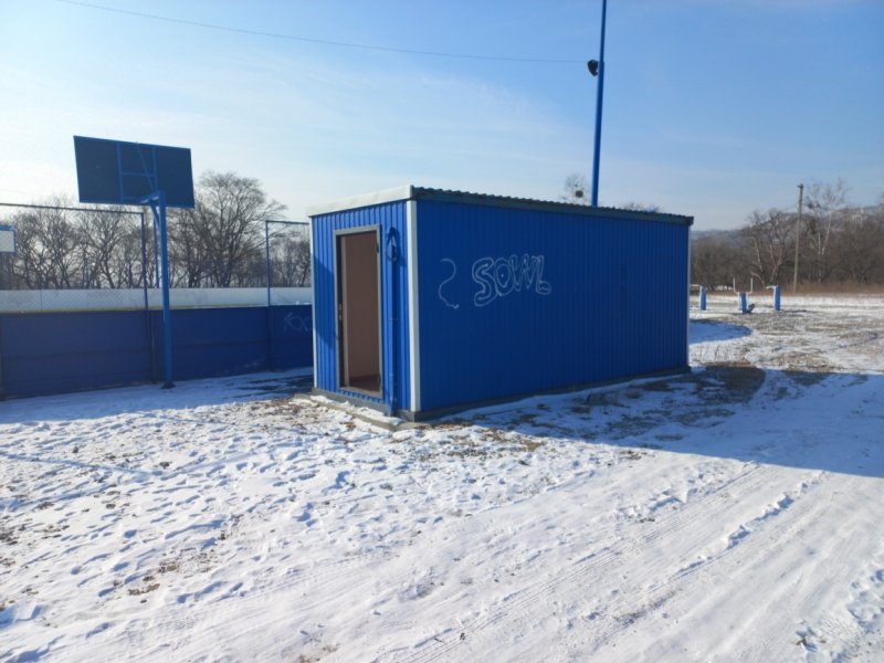 Полиция Партизанского района проводит проверку по факту порчи хоккейной коробки