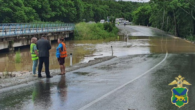 Полиция Приморского края участвует в ликвидации последствий стихии в регионе