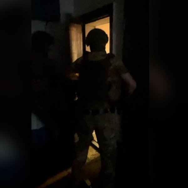 Сотрудники подразделения наркоконтроля задержали сбытчика масла каннабиса в Партизанске Приморского края