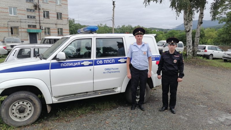 Сотрудники полиции в Партизанске нашли грибников, потерявшихся в лесном массиве
